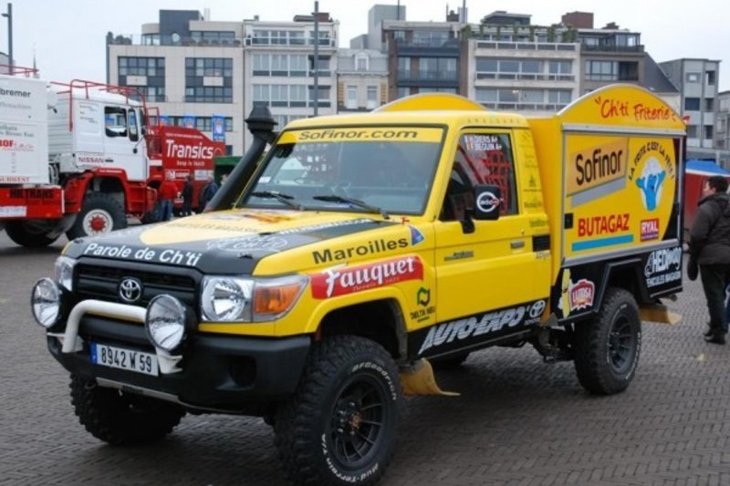 the-frying-pan-converted-chip-shop-van-at-dakar-2009