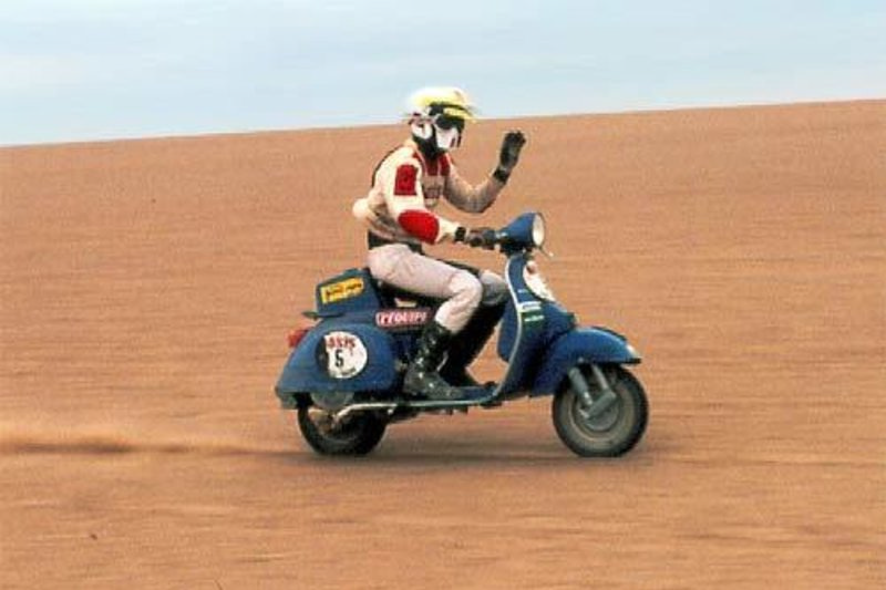 yvan-tcherniavsky-racing-on-a-vespa-p200e-scooter-in-dakar-rally-1980