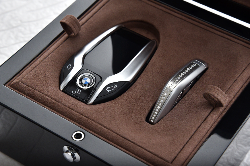 P90205373 highRes bmw-750li-xdrive-sol