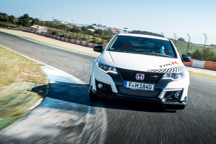 73924 Honda Civic Type R sets new benchmark time at Estoril with WTCC safety 1