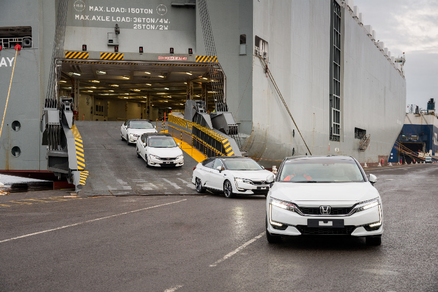 100084 First Honda Clarity Fuel Cell Arrives in Europe 