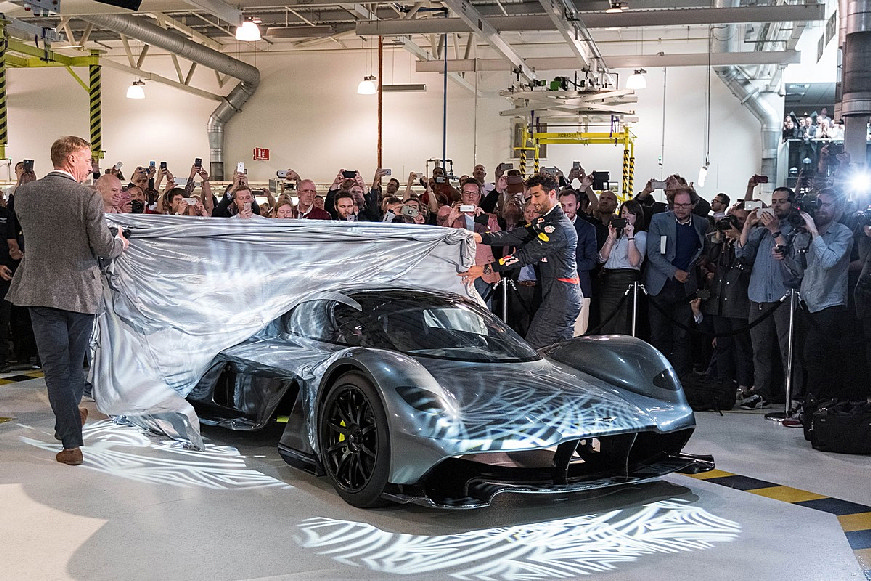 Aston-Martin-Red-Bull-AM-RB-001-debut-01