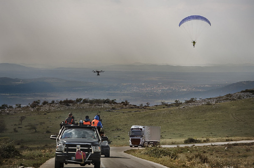 Volvo-FH-Truck-Towing-Paraglider