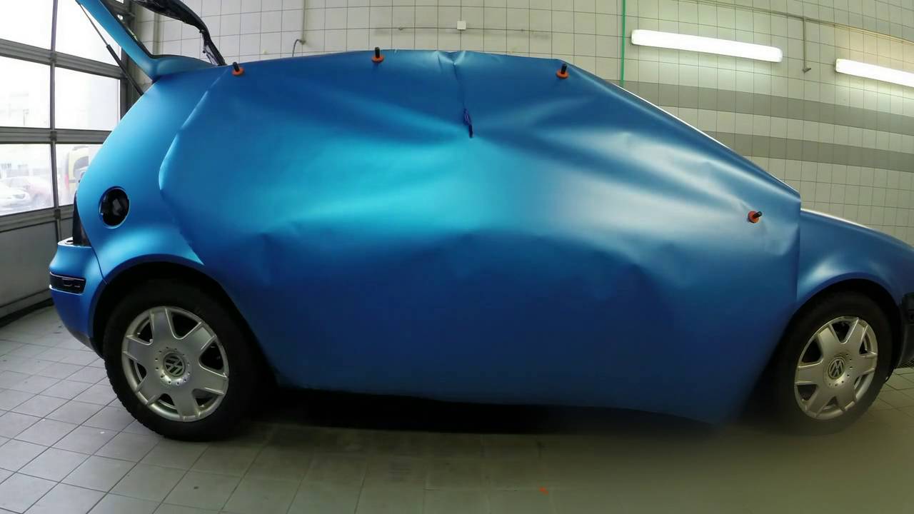 car wrapping Μόδα ή τέχνη; Δείτε πως «ντύνεται» ένα αυτοκίνητο με αυτοκόλλητο και μεταμορφώνεται (ΒΙΝΤΕΟ)
