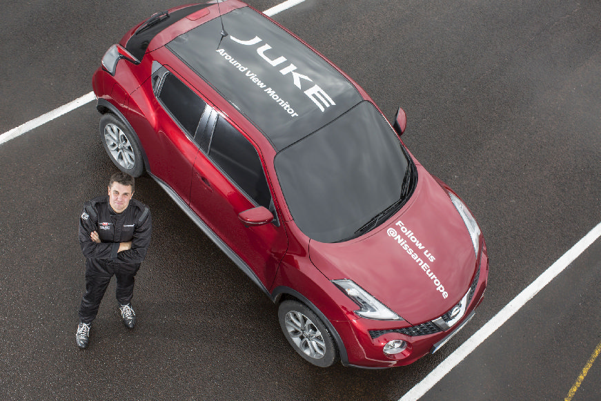 to-nissan-juke phgainei grhgora anapoda kai sta tyfla