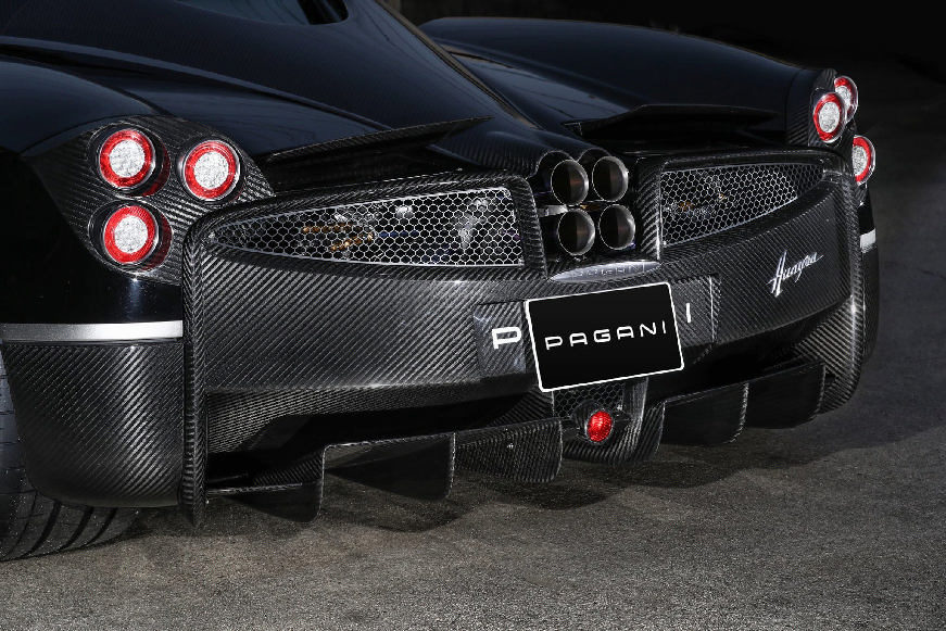 Black Pagani Huayra Tempesta