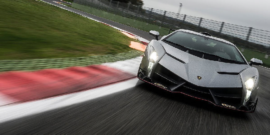 Η Lamborghini  Veneno στην υγρή πίστα της Vallelunga (video)