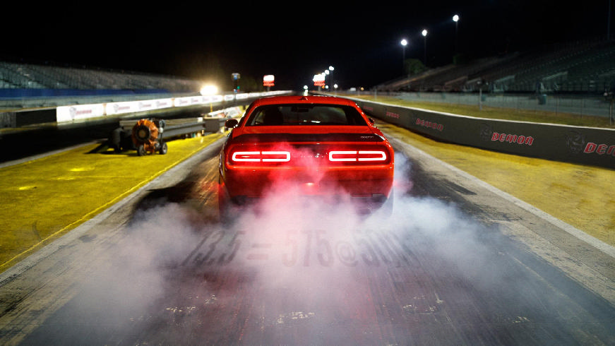 Η Dodge δημοσιοποίησε ακόμα ένα τρέιλερ με το θεότρελό της muscle car, ένα βίντεο το οποίο ονόμασε ο τρίτος νόμος  “Third Law”,  που υποθέτουμε πως θα έχει περισσότερο  σχέση με τους νόμους της φυσικής από τον Νεύτωνα παρά με τους νόμους που μπορείς να παραβείς οδηγώντας το.