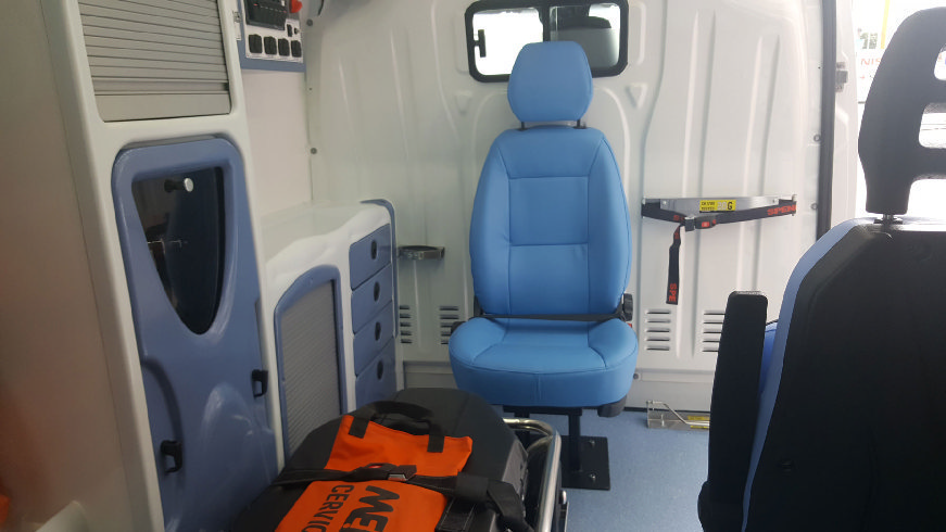 Ασθενοφόρο Nissan NV400 από τη Nissan Νικ. Ι. Θεοχαράκης Α.Ε.2