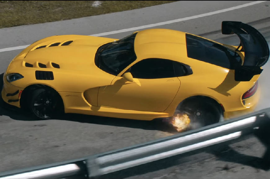 Το τελευταίο Dodge Viper ACR ντριφτάρει ανελέητα (video)   