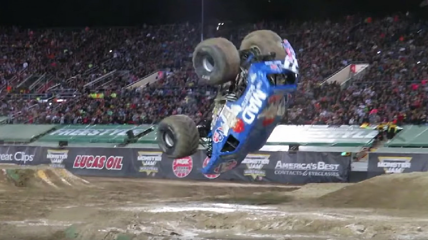 Tρέλα με τους αγώνες Monster Truck (video)