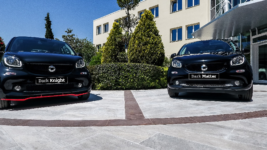 Νέες, ειδικές εκδόσεις smart fortwo “Dark Knight” και smart forfour “Dark Matter” 