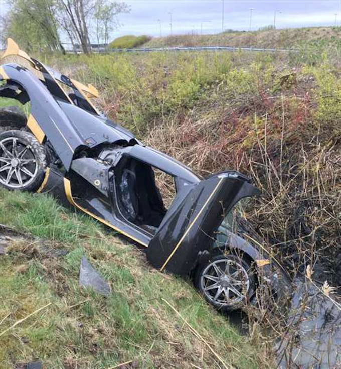 Μια Koenigsegg στο χαντάκι
