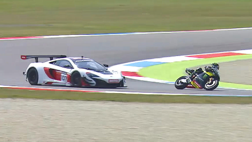 VIDEO - McLaren GT3 vs Yamaha Tech 3 MotoGP