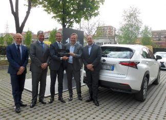 Lexus 1mio hv handover 02 mid