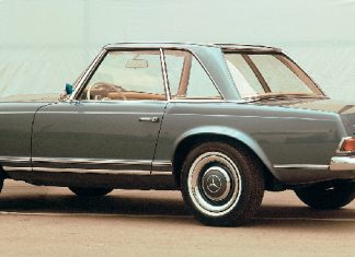 gonews-Mercedes-Benz-230-SL-with-Pagoda-roof