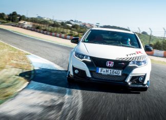 73924 Honda Civic Type R sets new benchmark time at Estoril with WTCC safety 1
