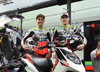 Aprilia SR 150 with riders