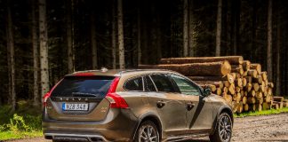 VOLVO V60 CROSS COUNTRY D4 rear