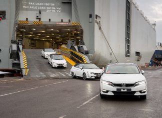 100084 First Honda Clarity Fuel Cell Arrives in Europe