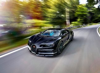 2017-Bugatti-Chiron-front-three-quarter-in-motion-04