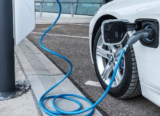 BMW-330e-plug-in-hybrid-charging-02