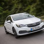 aytomati diatirisi apostasis apo to proporevomeno oxima gia to opel-astra