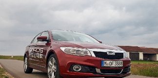 enas kinezos poy tairiazei sthn Eyr;vph