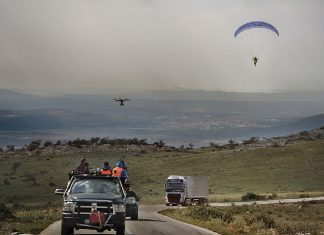 Volvo-FH-Truck-Towing-Paraglider