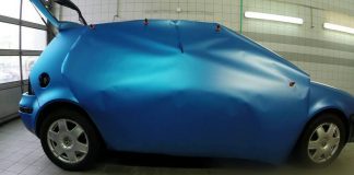 car wrapping Μόδα ή τέχνη; Δείτε πως «ντύνεται» ένα αυτοκίνητο με αυτοκόλλητο και μεταμορφώνεται (ΒΙΝΤΕΟ)