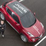 to-nissan-juke phgainei grhgora anapoda kai sta tyfla