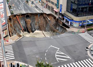 Τρύπα 33 x 10 μέτρα έκλεισε σε 7 ημέρες στην Ιαπωνία (BINTEO)
