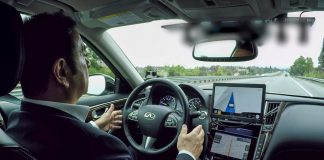 O Πρόεδρος της Nissan Carlos Ghosn, στο τιμόνι ενός αυτόνομου οχήματος