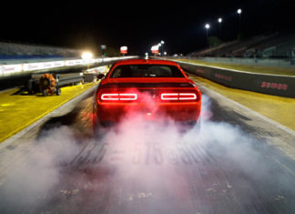 Η Dodge δημοσιοποίησε ακόμα ένα τρέιλερ με το θεότρελό της muscle car, ένα βίντεο το οποίο ονόμασε ο τρίτος νόμος “Third Law”, που υποθέτουμε πως θα έχει περισσότερο σχέση με τους νόμους της φυσικής από τον Νεύτωνα παρά με τους νόμους που μπορείς να παραβείς οδηγώντας το.