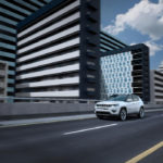 Jeep Compass: έρχεται για να πρωταγωνιστήσει Το εντελώς νέο Jeep Compass που παρουσιάστηκε στο κοινό στην Έκθεση Αυτοκινήτου της Γενεύης, είναι το νέο Premium Compact SUV της Jeep που συνδυάζει την πολυτέλεια, την τεχνολογία και μία πλειάδα ενεργητικών και παθητικών συστημάτων υποστήριξης με την θρυλική εκτός δρόμου ικανότητα των Jeep.