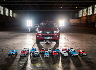 Πόσα τηλεκατευθυνόμενα χρειάζονται για να τραβήξουν ένα HiLux; (video)