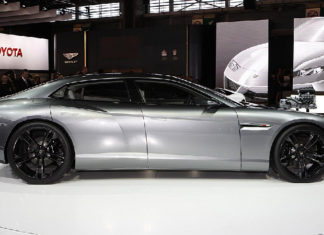 Υπάρχει 4πορτη sedan Lamborghini ;