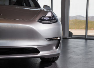 H Tesla ετοιμάζει Semi-Truck