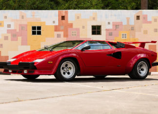 Lamborghini Countach 5000 QV με μόλις 10.000 χλμ.