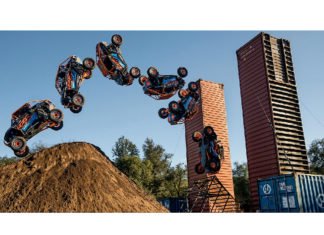 Ακροβατικά με ένα UTV (+video)