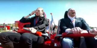 Ανέβηκε στο τρενάκι της Ferrari Land και τον χτύπησε πουλί στο πρόσωπο ! (+video)