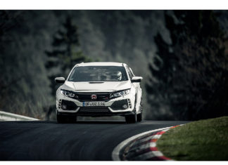 2017-Honda-Civic-Type-R-front-view-in-motion-02