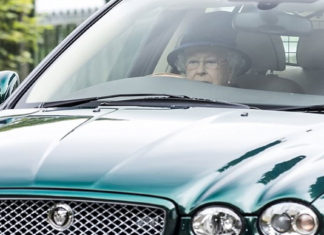 Η 91χρονη βασίλισσα Ελισάβετ οδηγεί μόνη της Jaguar
