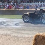 Τα καλύτερα ντόνατς τα βρίσκει κανείς στο Goodwood (VIDEO) Τα καλύτερα ντόνατς τα βρίσκει κανείς στο Goodwood (VIDEO)