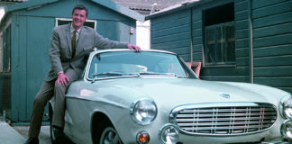 Έφυγε ο Sir Roger Moore σε ηλικία 89 ετών λάτρης των τροχών