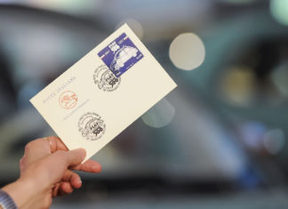 To Fiat 500 σε αναμνηστικό γραμματόσημο
