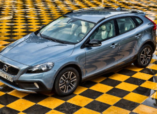 Volvo V40 Cross Country Τ3 1.5 Auto με πόσο;