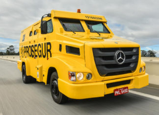 Το τεθωρακισμένο Mercedes-Benz που ψεκάζει πολυουρεθάνη