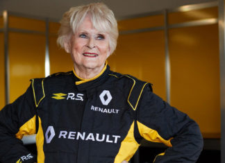 VIDEO – Μια 79χρονη σε μονοθέσιο της Renault VIDEO - Μια 79χρονη σε μονοθέσιο της Renault