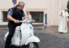 Στο Βατικανό μια Vespa δώρο στον Πάπα